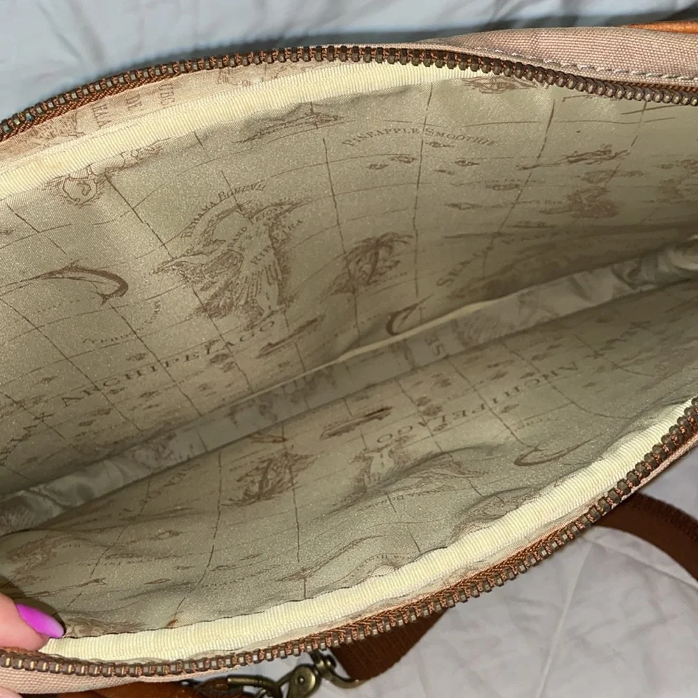 Gorgeous Tommy Bahama Leather Briefcase messenger bag